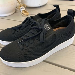 New size 7 fit flop multi knit sneaker